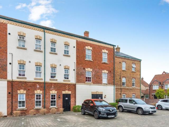 2 bedroom flat for sale