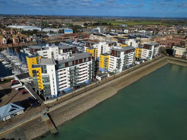 2 bedroom flat for sale