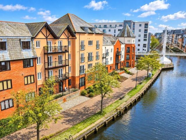 2 bedroom flat for sale