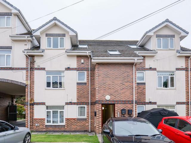 2 bedroom flat for sale