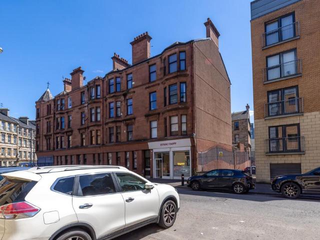 2 bedroom flat for sale