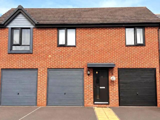 2 bedroom flat for sale