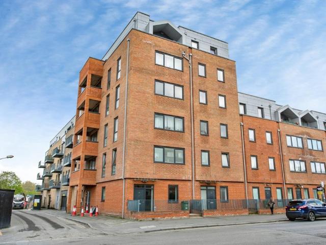 2 bedroom flat for sale