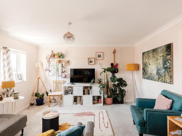 2 bedroom flat for sale