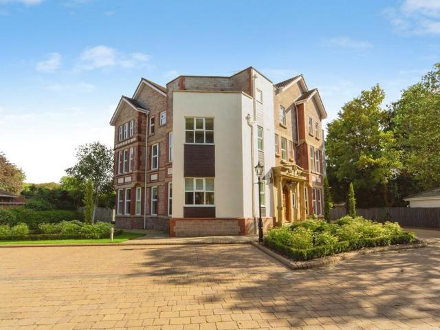 2 bedroom flat for sale