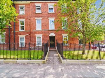 2 bedroom flat for sale