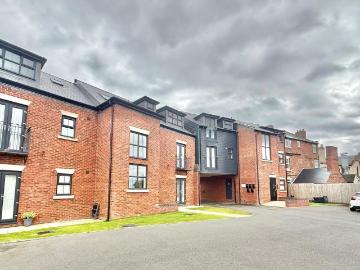 2 bedroom flat for sale