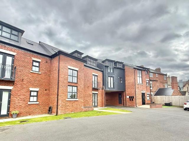 2 bedroom flat for sale