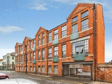 2 bedroom flat for sale