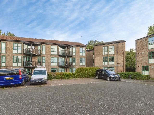 2 bedroom flat for sale
