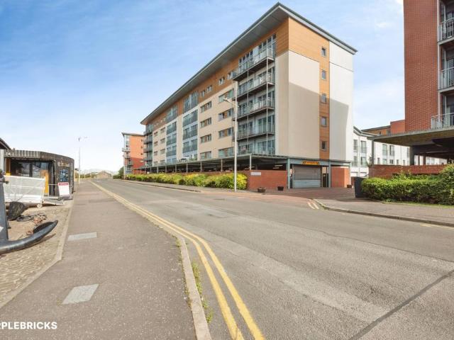2 bedroom flat for sale