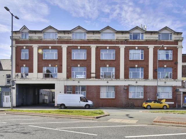 2 bedroom flat for sale