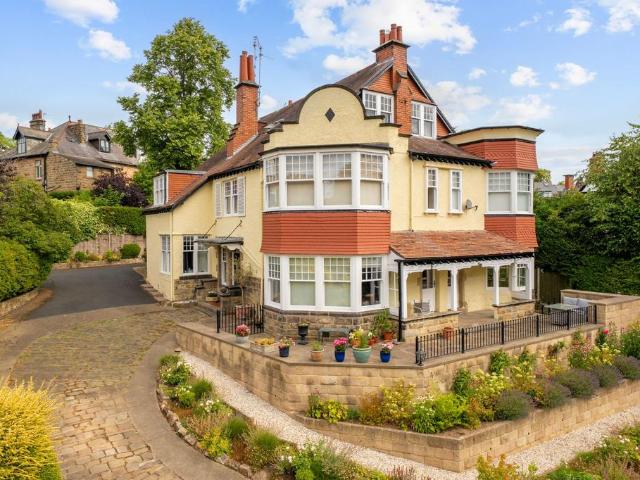 2 bedroom flat for sale