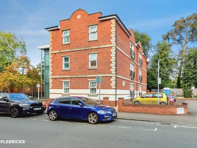 2 bedroom flat for sale