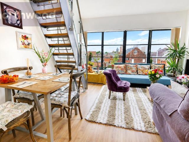 2 bedroom flat for sale
