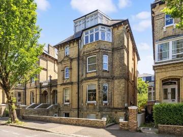 2 bedroom flat for sale