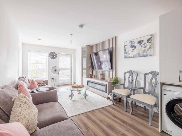 2 bedroom flat for sale