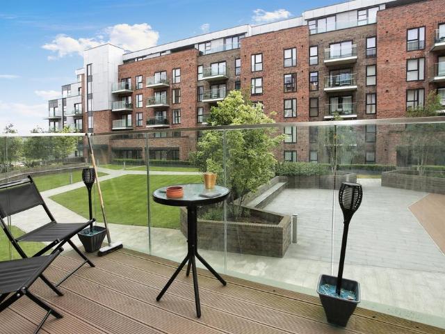 2 bedroom flat for sale