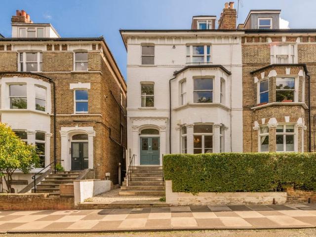2 bedroom flat for sale