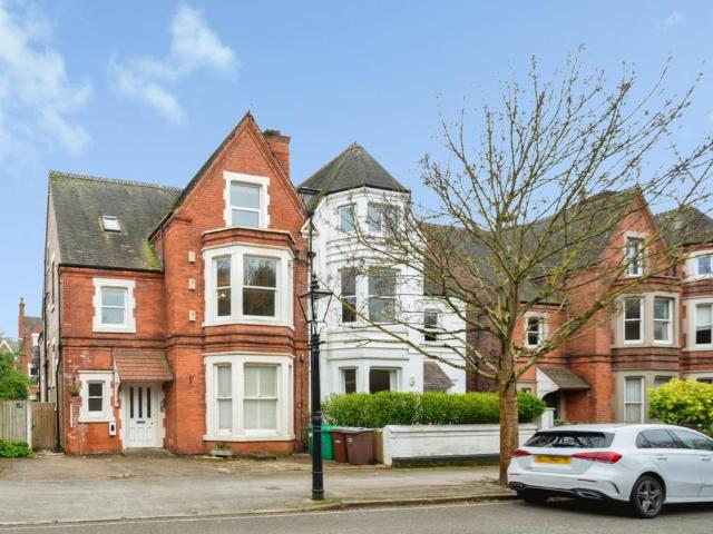 2 bedroom flat for sale