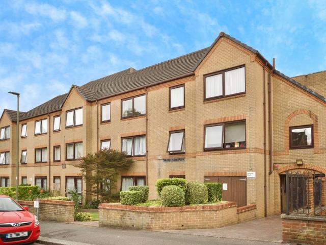 2 bedroom flat for sale