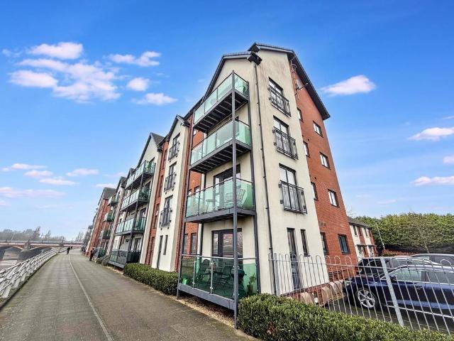 2 bedroom flat for sale