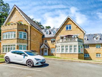 2 bedroom flat for sale