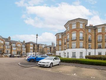2 bedroom flat for sale