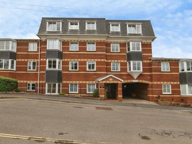 2 bedroom flat for sale