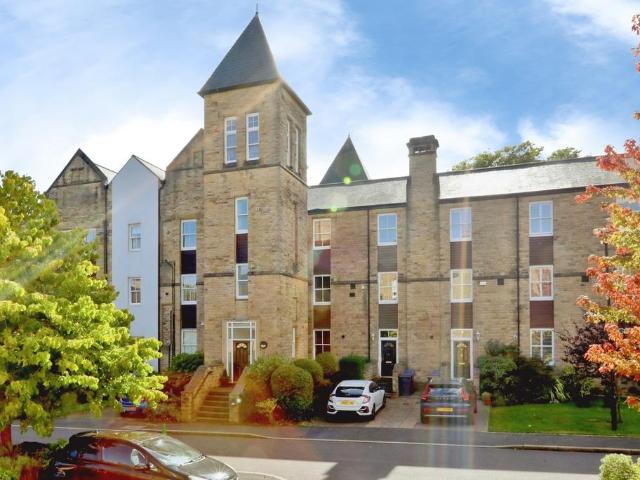 2 bedroom flat for sale