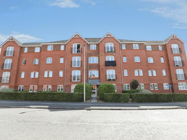 2 bedroom flat for sale