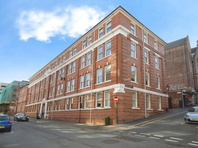 2 bedroom flat for sale