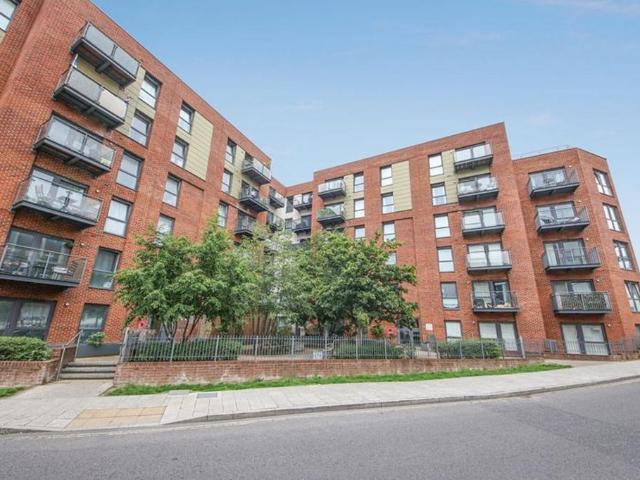 2 bedroom flat for sale