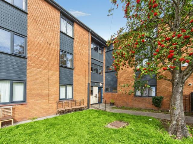 2 bedroom flat for sale