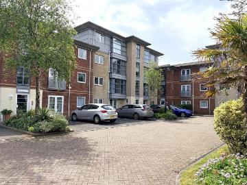 2 bedroom flat for sale