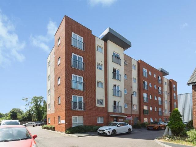 2 bedroom flat for sale