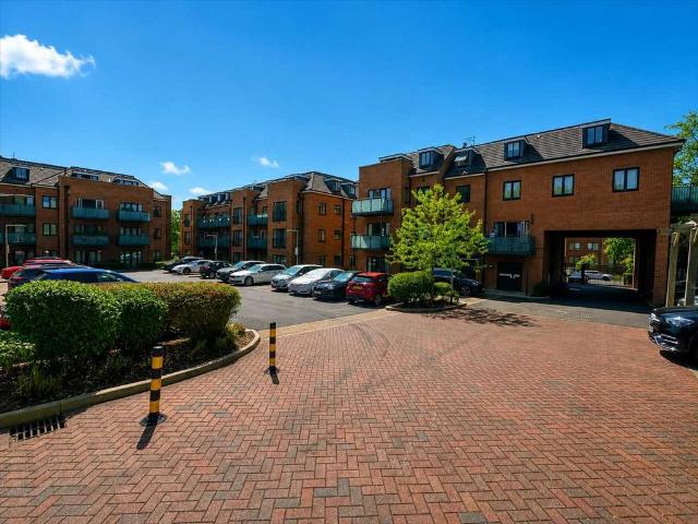 2 bedroom flat for sale