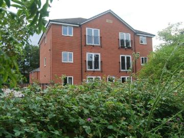 Flat for sale in Burhill - Balcony, Equipped kitchen