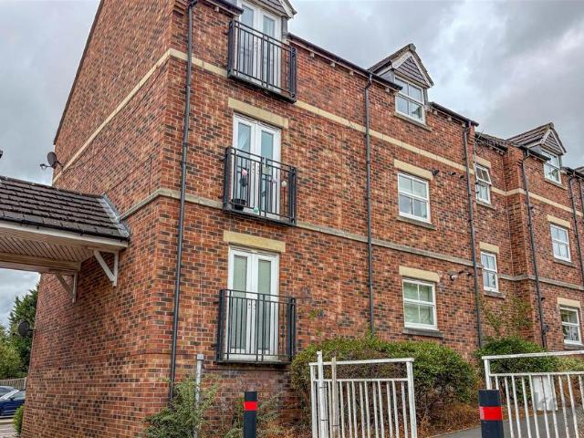 2 bedroom flat for sale
