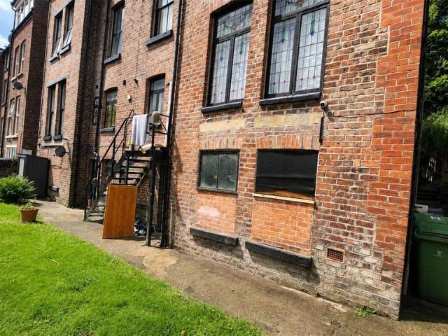 2 bedroom flat for sale