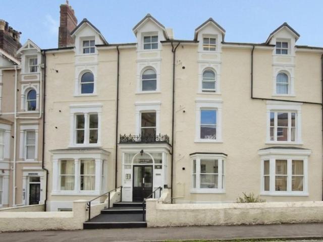 2 bedroom flat for sale