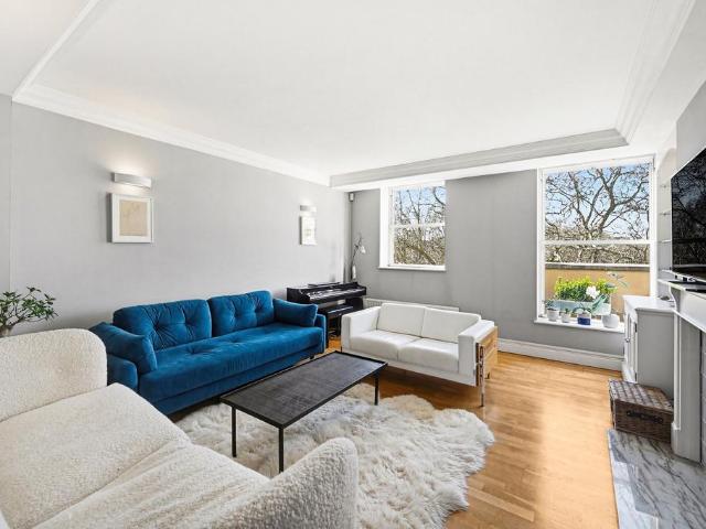 3 bedroom flat for sale