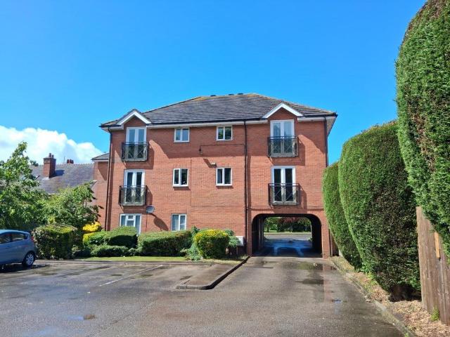 2 bedroom flat for sale