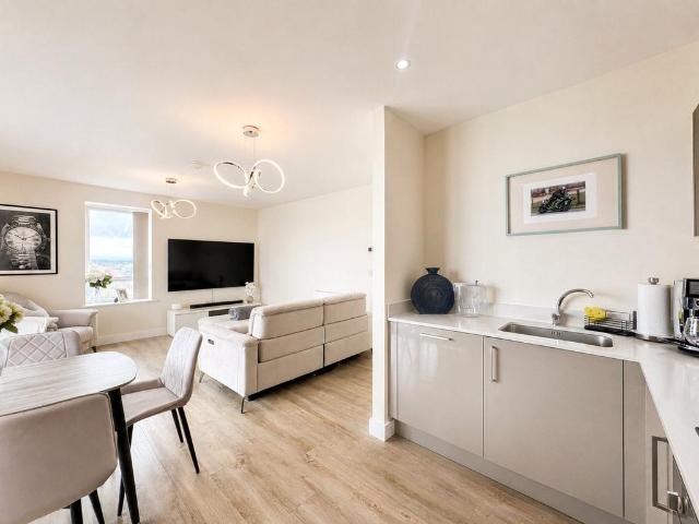 2 bedroom flat for sale