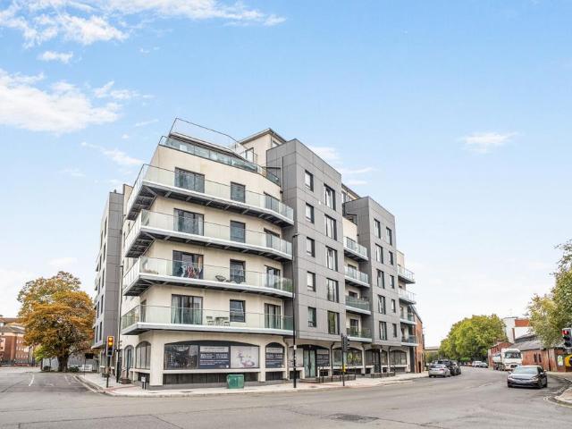 2 bedroom flat for sale
