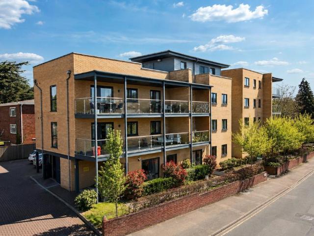 2 bedroom flat for sale