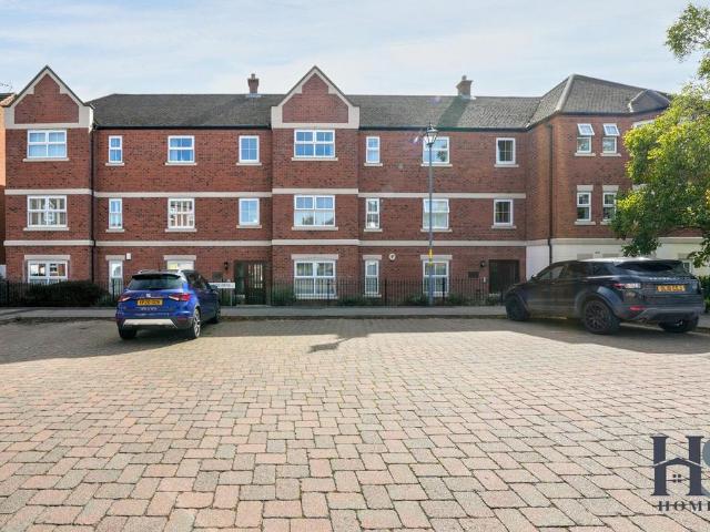 2 bedroom flat for sale