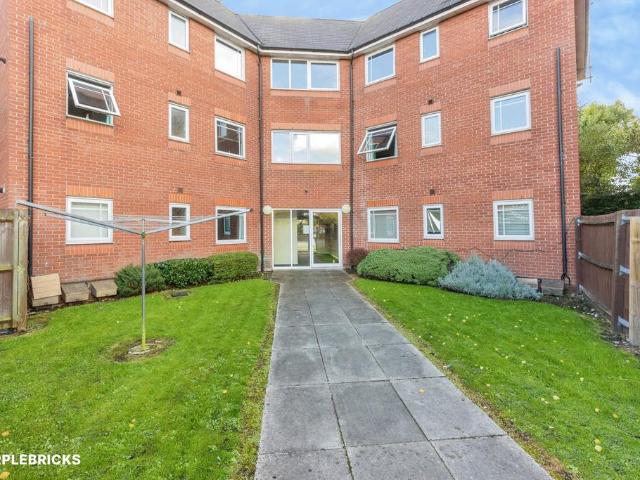 2 bedroom flat for sale
