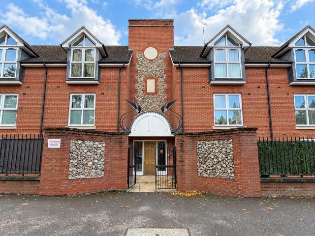 2 bedroom flat for sale