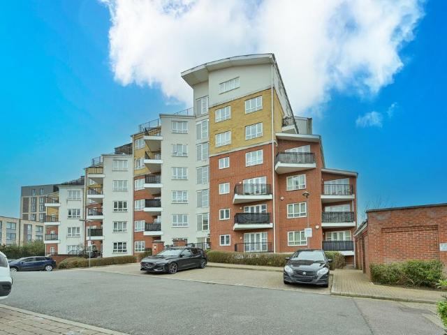 2 bedroom flat for sale